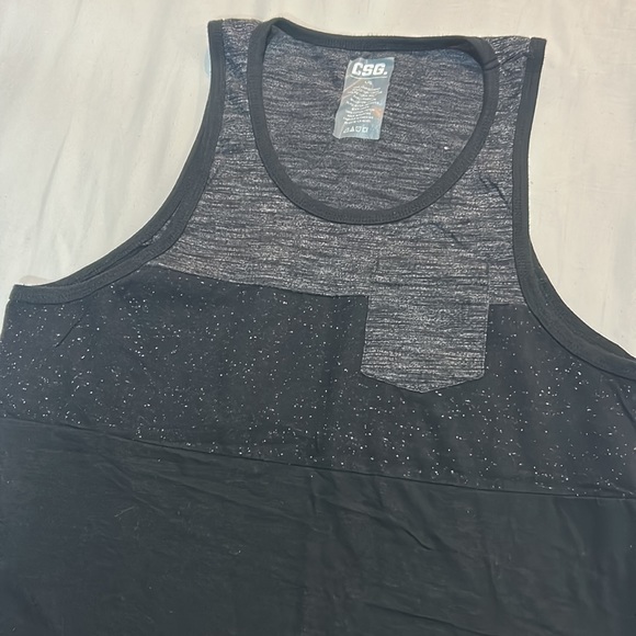 4 tank tops in a bundle - Picture 8 of 8